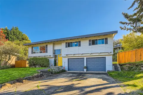 924 Valley Pl, Kent, WA 98031