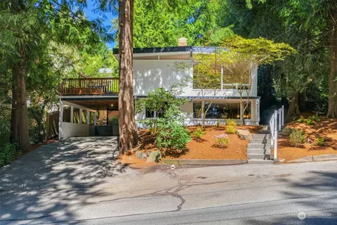 4022 NE 110th St, Seattle, WA 98125