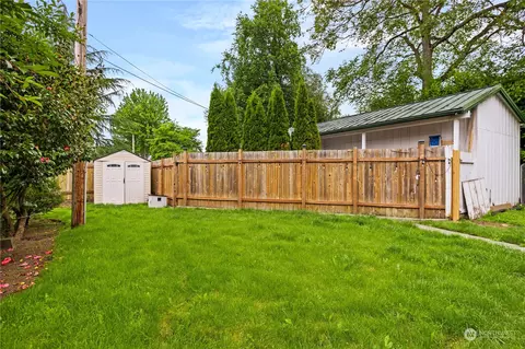Exterior - 1466 Franklin St, Enumclaw, WA 98022 photo 6 of 10
