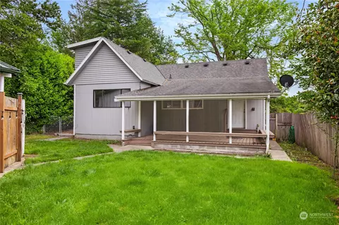 Exterior - 1466 Franklin St, Enumclaw, WA 98022 photo 7 of 10
