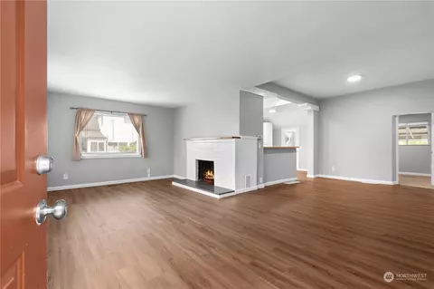 Living - 1466 Franklin St, Enumclaw, WA 98022 photo 1 of 1