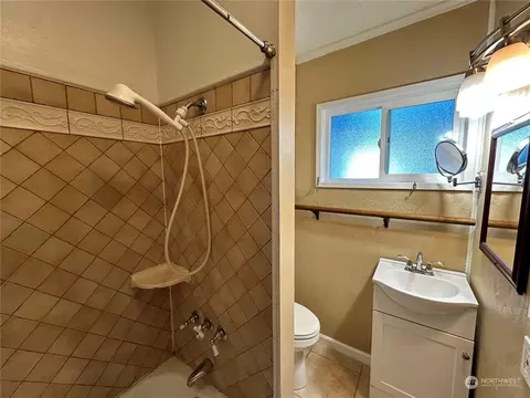 Bath - 51 E Runnion Rd, Sequim, WA 98382 photo 1 of 3