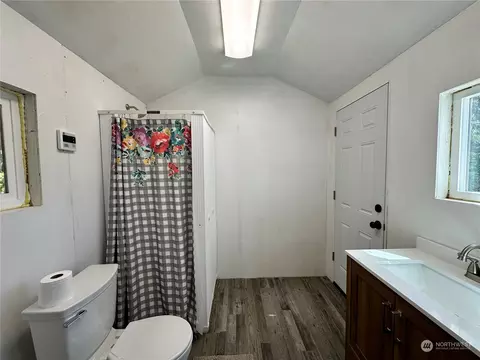 Bath - 51 E Runnion Rd, Sequim, WA 98382 photo 2 of 3