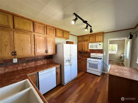 Kitchen - 51 E Runnion Rd, Sequim, WA 98382 photo 2 of 2