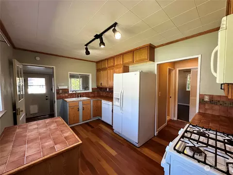 Kitchen - 51 E Runnion Rd, Sequim, WA 98382 photo 1 of 2