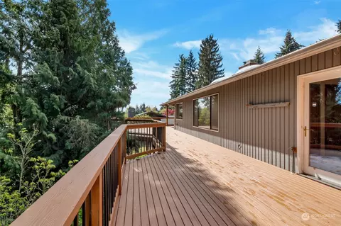 Exterior - 23331 19th Pl W, Bothell, WA 98021 photo 4 of 6
