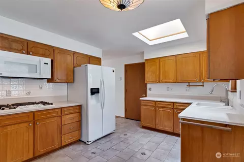 Kitchen - 23331 19th Pl W, Bothell, WA 98021 photo 1 of 2
