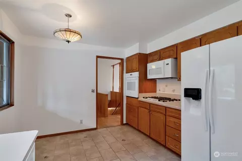 Kitchen - 23331 19th Pl W, Bothell, WA 98021 photo 2 of 2