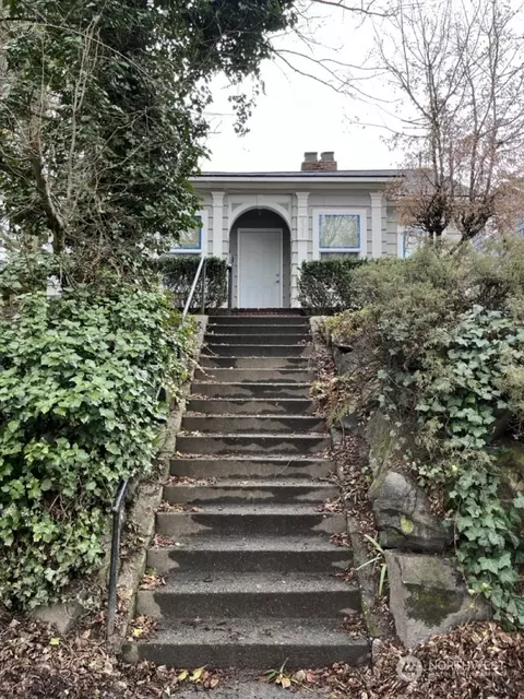 2551 5th Ave W, Seattle, WA 98119