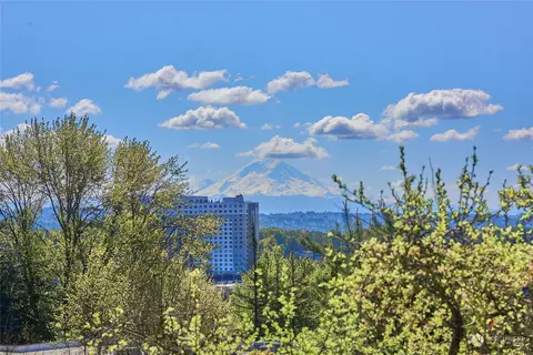 15345 Sunwood Blvd #D203, Tukwila, WA 98188