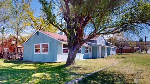 107 E 7th St, Tonasket, WA 98855