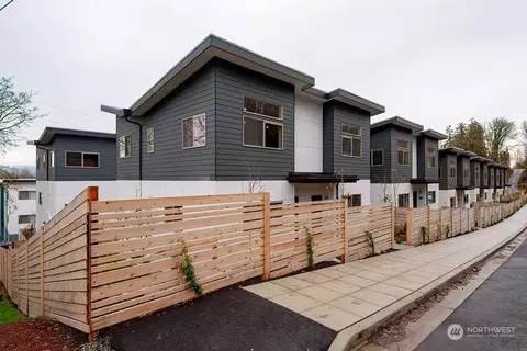 8702 42nd Ave S, Seattle, WA 98118