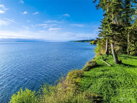 10511 NE Puget Bluff Ln, Bainbridge Island, WA 98110