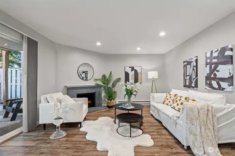10516 NE 32nd Pl #J105, Bellevue, WA 98004