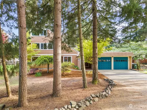 609 School St SE, Lacey, WA 98503