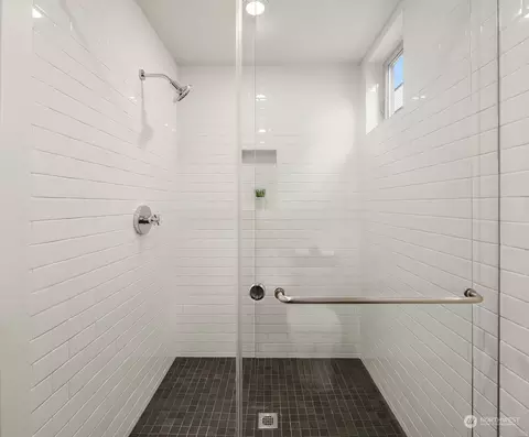 Bath - 1532 15th Ave E, Seattle, WA 98112 photo 3 of 5