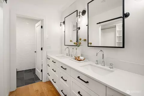 Bath - 1532 15th Ave E, Seattle, WA 98112 photo 2 of 5