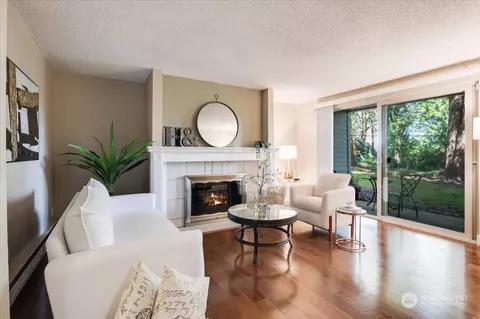 4737 W Lake Sammamish Pkwy SE #A101, Issaquah, WA 98027