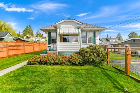 2009 Mckenzie Ave, Bellingham, WA 98225