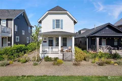 24 Barnhill Loop, Pacific Beach, WA 98571