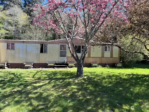 1407 Fourth St, South Bend, WA 98586