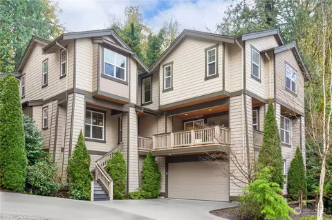 8203 NE 169th St, Kenmore, WA 98028