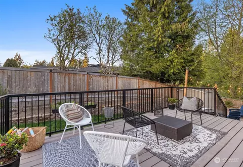 Exterior - 513 211 Pl SE, Bothell, WA 98021 photo 7 of 17