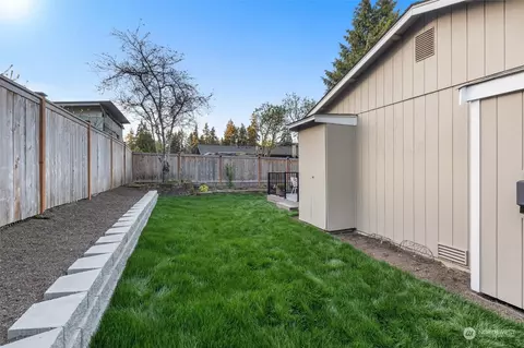 Exterior - 513 211 Pl SE, Bothell, WA 98021 photo 17 of 17