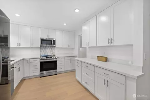 Kitchen - 513 211 Pl SE, Bothell, WA 98021 photo 2 of 3
