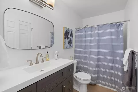 Bath - 513 211 Pl SE, Bothell, WA 98021 photo 1 of 3