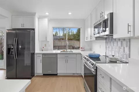 Kitchen - 513 211 Pl SE, Bothell, WA 98021 photo 1 of 3