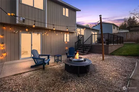 Exterior - 513 211 Pl SE, Bothell, WA 98021 photo 12 of 17