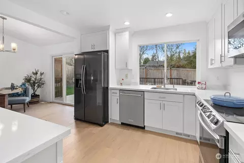 Kitchen - 513 211 Pl SE, Bothell, WA 98021 photo 3 of 3