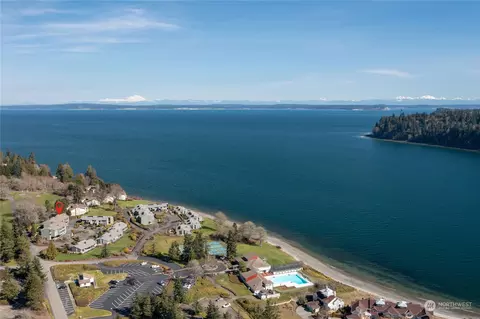 100 Olympic Pl #16, Port Ludlow, WA 98365