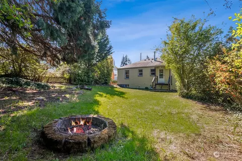 Exterior - 929 E Temperance St, Kent, WA 98030 photo 6 of 7
