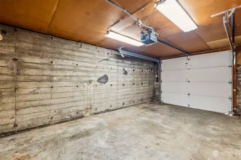 Exterior - 929 E Temperance St, Kent, WA 98030 photo 4 of 7