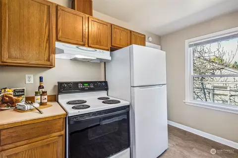 Kitchen - 929 E Temperance St, Kent, WA 98030 photo 3 of 3
