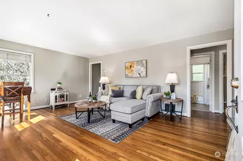 Living - 929 E Temperance St, Kent, WA 98030 photo 3 of 3