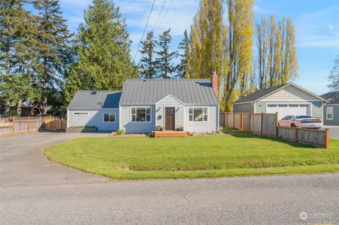 950 SE 4th Ave, Oak Harbor, WA 98277