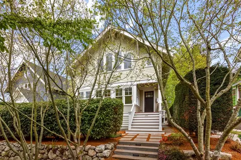 3929 Sunnyside Ave N, Seattle, WA 98103