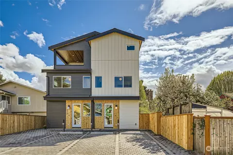 732 N 67th St, Seattle, WA 98103