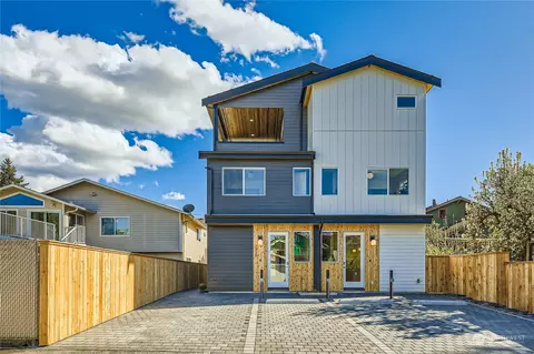732 N 67th St #B, Seattle, WA 98103