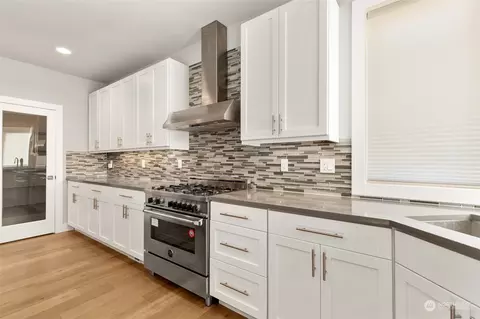 Kitchen - 23319 15th Ave SE, Bothell, WA 98021 photo 3 of 6