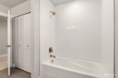 Bath - 23319 15th Ave SE, Bothell, WA 98021 photo 5 of 6