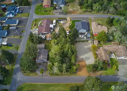 464 W Court Loop NE, Ocean Shores, WA 98569