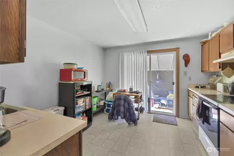 4610 S 3rd Ave, Everett, WA 98203 photo 6