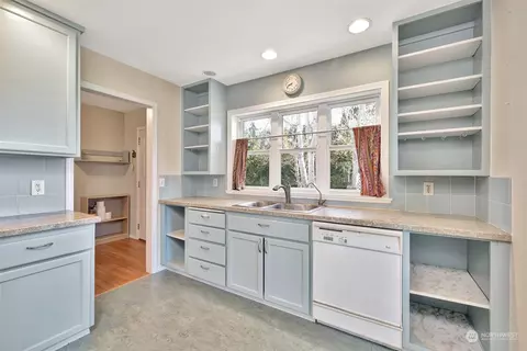Kitchen - 62 Sable Ct, Sequim, WA 98382 photo 3 of 3