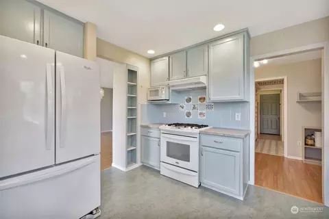Kitchen - 62 Sable Ct, Sequim, WA 98382 photo 2 of 3