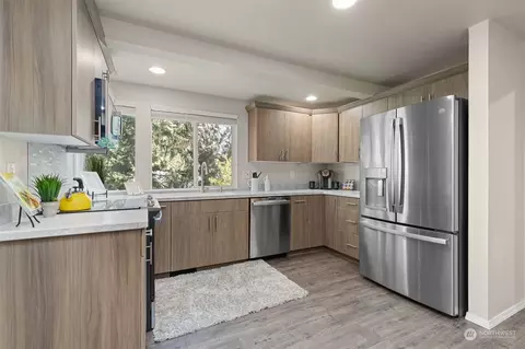 Kitchen - 21701 4th Ave SE, Bothell, WA 98021 photo 1 of 3