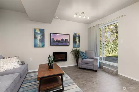 Living - 21701 4th Ave SE, Bothell, WA 98021 photo 5 of 7